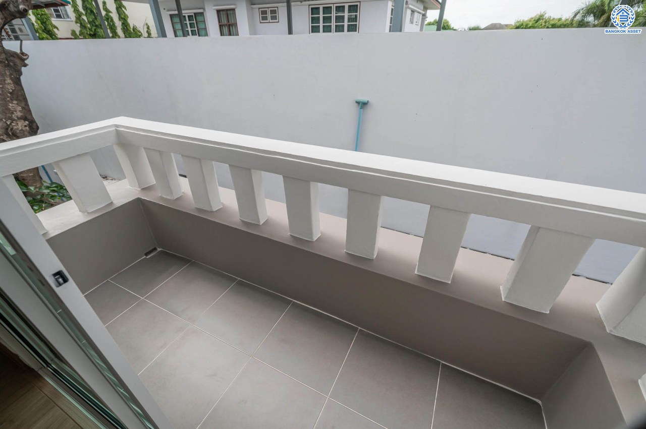 บ้านมือสองตกแต่งใหม่ โครงการ บ้านพิมาน ปิ่นเกล้า-กาญจนาภิเษก เนื้อที่ 103 ตร.ว. ฟังก์ชัน 4 ห้องนอน 3 ห้องน้ำ 1 ห้องอเนกประสงค์ จอดรถได้ 2 คัน บนทำเลเดินทางสะดวก ติดถนนกาญจนาภิเษก เชื่อมต่อหลายเส้นทาง ใกล้ทางด่วน "กาญจนาภิเษก" รถไฟฟ้า "สถานีหลักสอง" และเดอะมอลล์บางแค